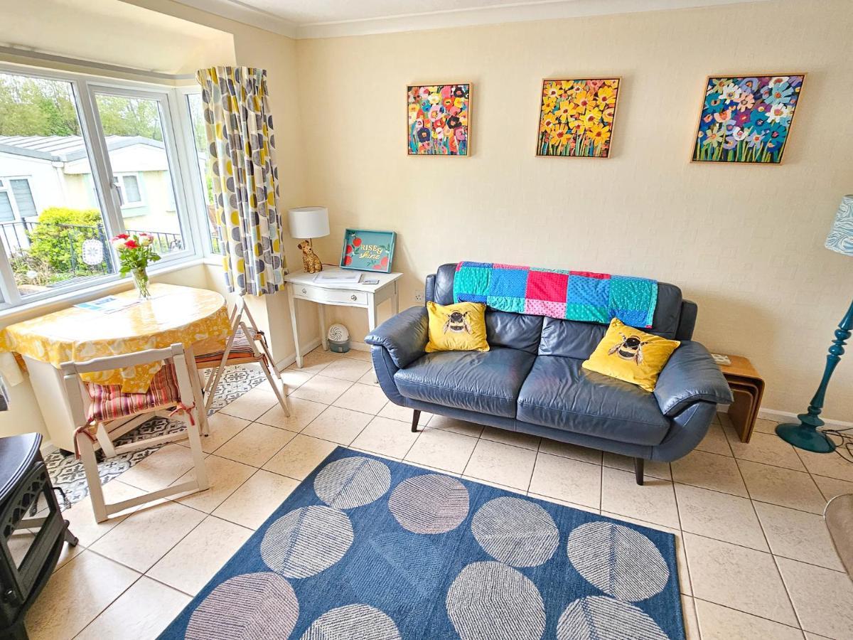 Dart Haven - Cheerful Holiday Bungalow In Galmpton Exteriör bild